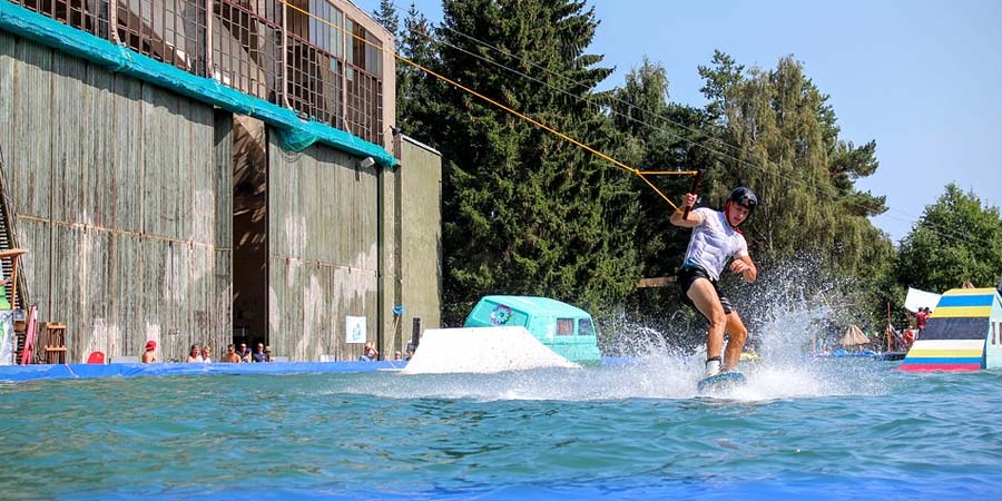 beginner's guide to wakeboarding